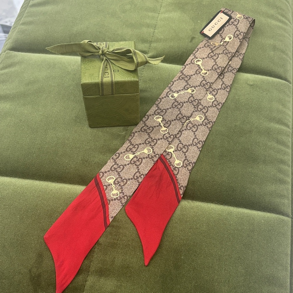 Gucci Beige and Red Patterned Silk Tie